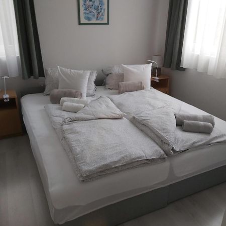 Apartmanhaz Horvath Apartment Balatonboglar Bagian luar foto