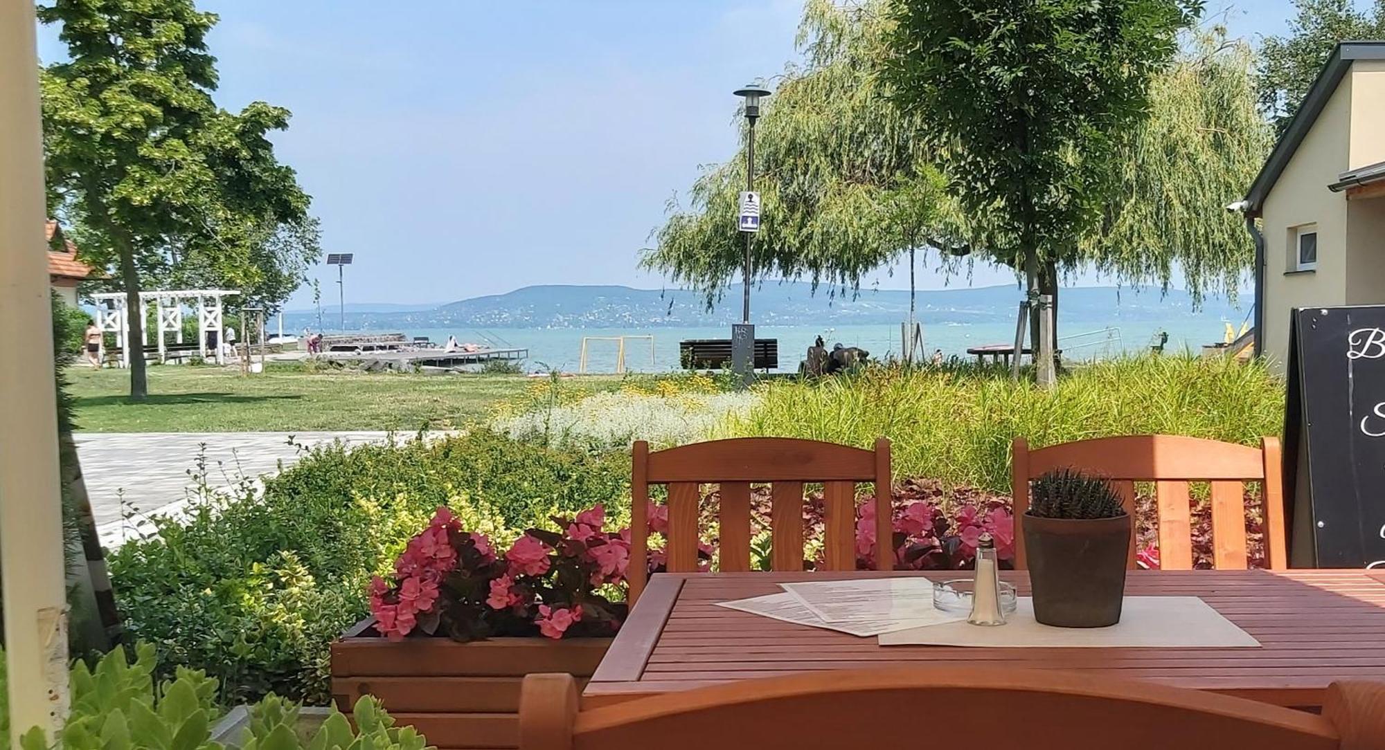 Apartmanhaz Horvath Apartment Balatonboglar Bagian luar foto