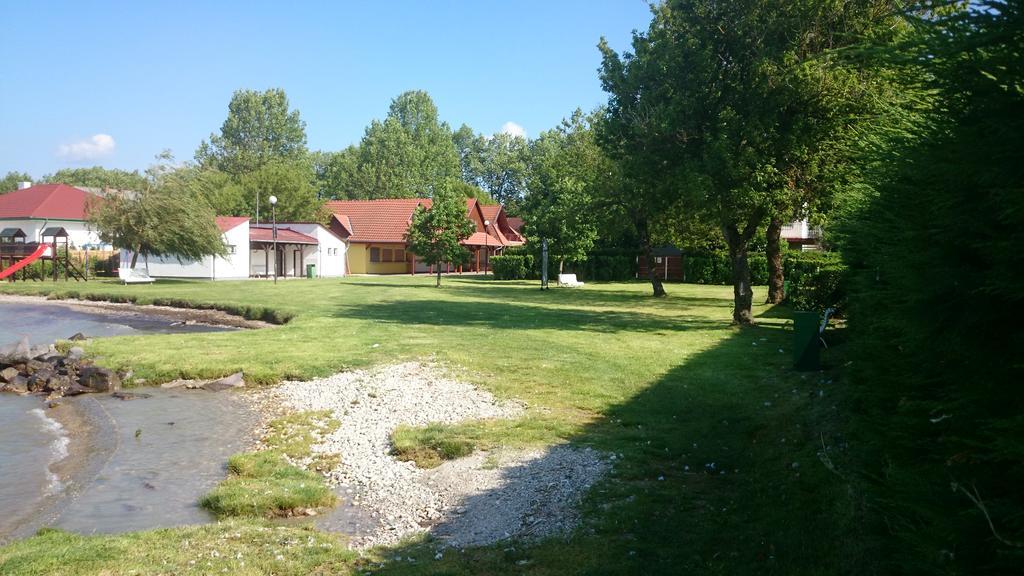 Apartmanhaz Horvath Apartment Balatonboglar Bagian luar foto