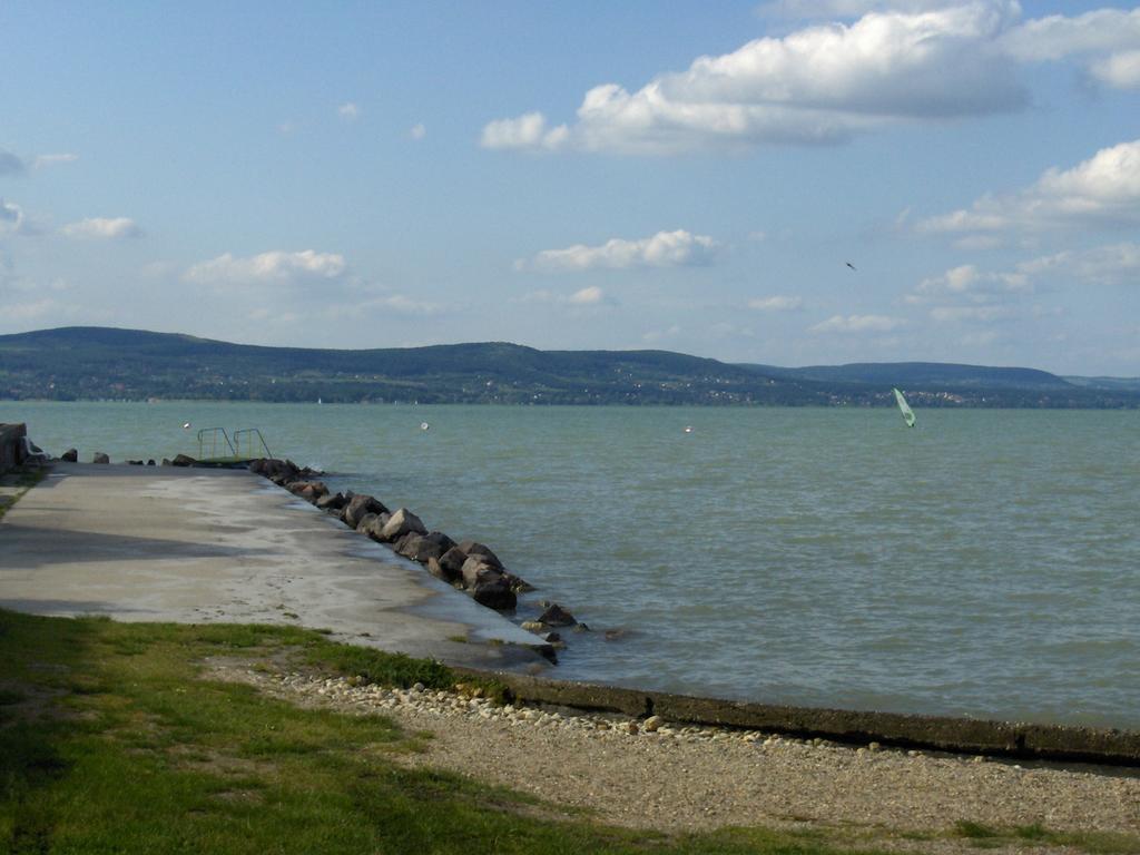 Apartmanhaz Horvath Apartment Balatonboglar Bagian luar foto