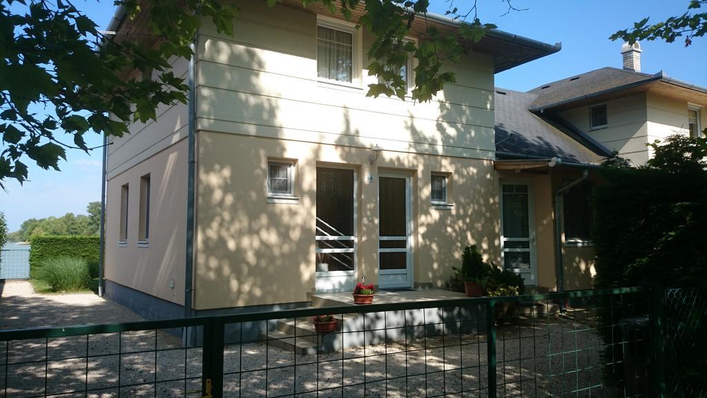 Apartmanhaz Horvath Apartment Balatonboglar Bagian luar foto
