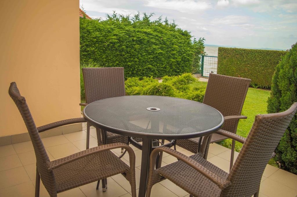 Apartmanhaz Horvath Apartment Balatonboglar Bagian luar foto